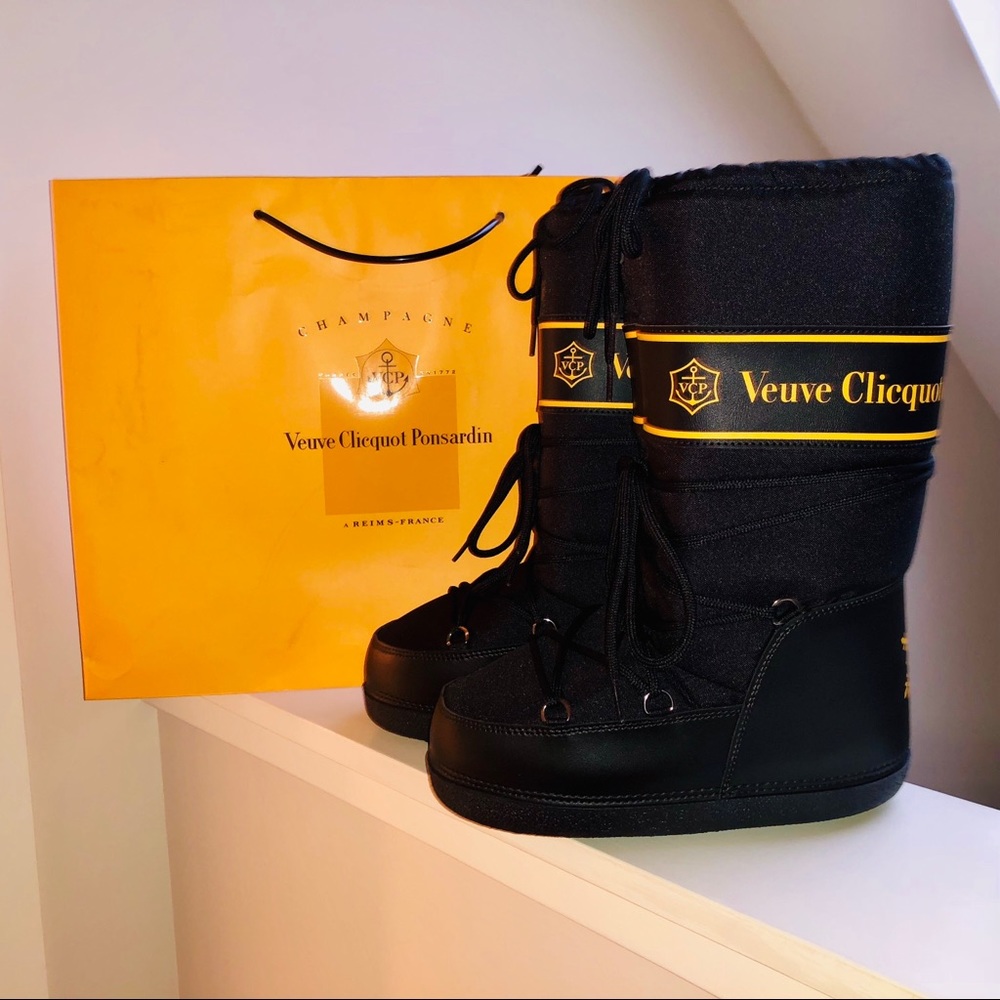 Veuve Clicquot Snow Boots Made in Italy NWT